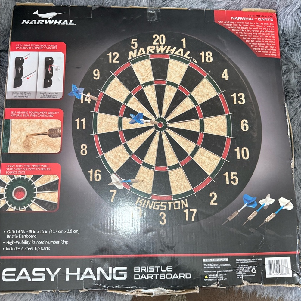 Brand new Bristle Dartboard with Darts